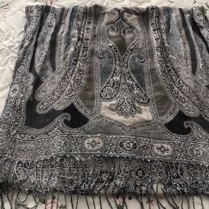 Black/gray scarf